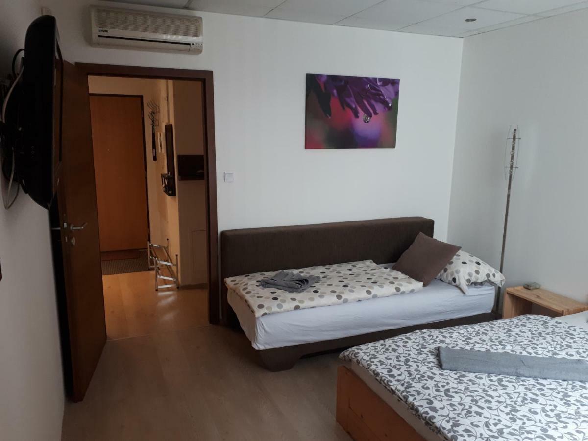 Utulny Apartman V Bratislava 6 Eksteriør bilde